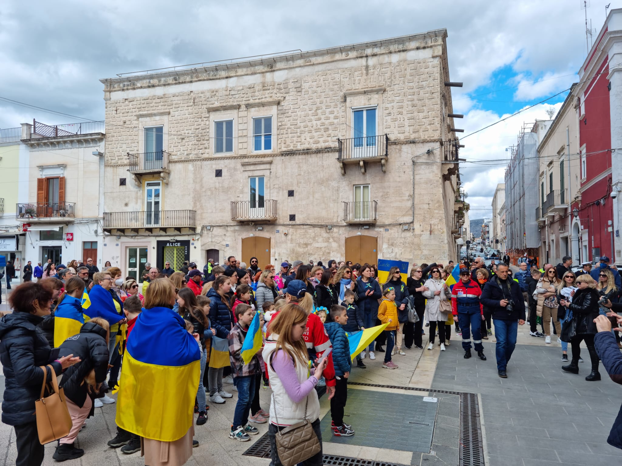 Marcia per la pace, emerge ancora la purezza dei bambini (FOTOGALLERY)