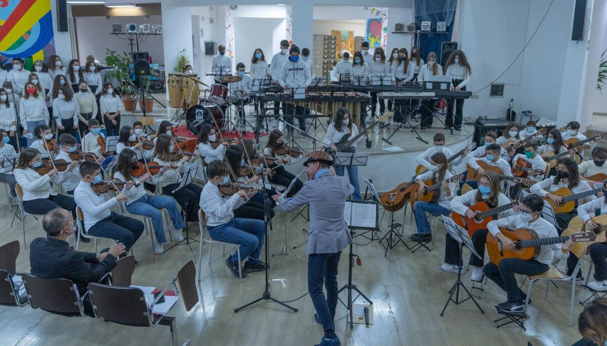 Scuola Foscolo di Foggia suona i Beatles, special guest Ottavio De Stefano - 