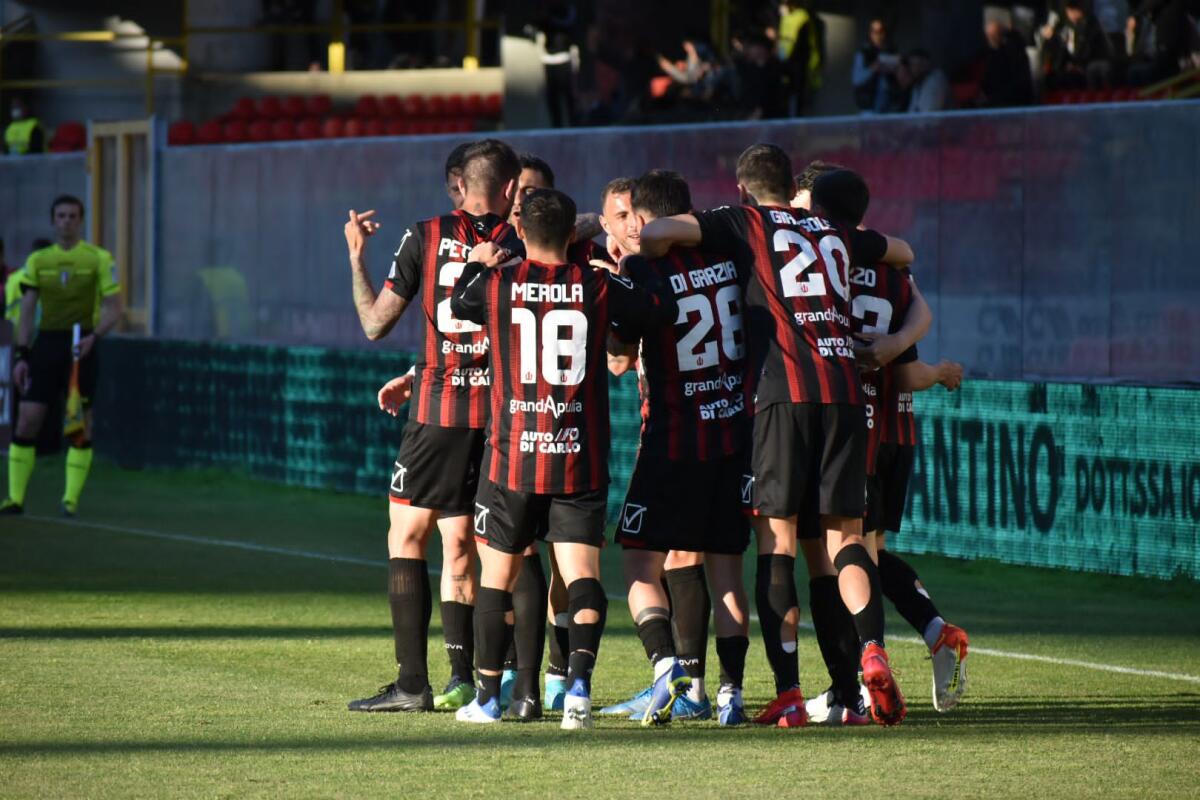 Playoff Serie C, dove vedere Foggia-Virtus Entella - Immagine in evidenza: uno scatto di Foggia 2-0 Avellino (Serie C - girone C, stagione 2021/2022) - crediti: foto di Luigia Spinelli
