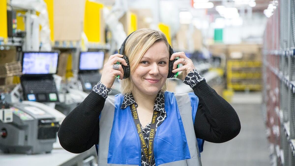 Lavoro in Italia: il magazziniere tra le figure lavorative più richieste nel 2022 - Immagine d'archivio