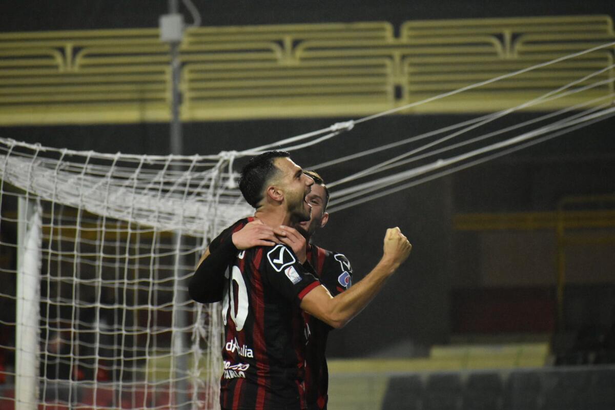 Foggia, i rossoneri continuano ad allenarsi - Immagine in evidenza: uno scatto di Foggia-Paganese 3-0 (Serie C - girone C, stagione 2021/2022) - crediti: foto di Luigia Spinelli