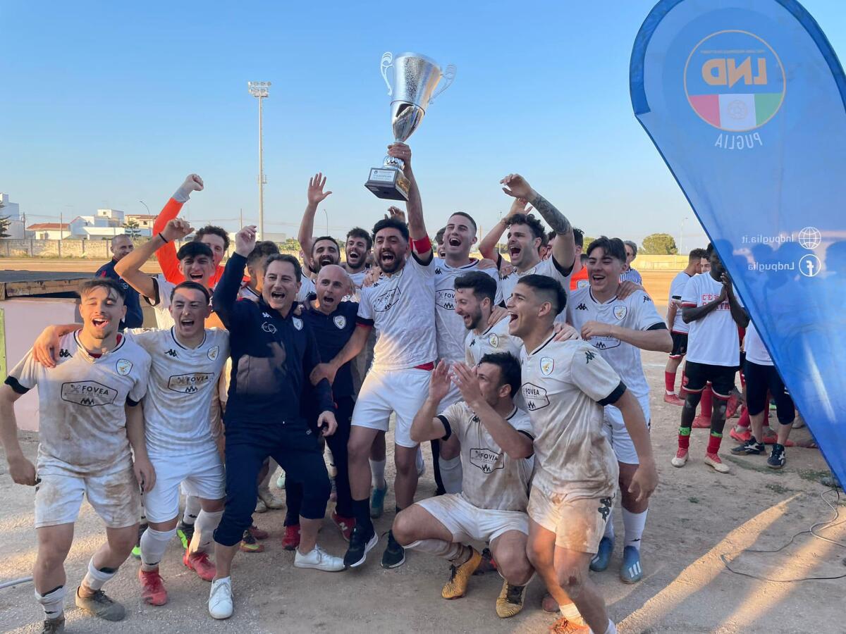 L'altro club del Foggia, il Foggia Incedit vince la Coppa Italia - Il Foggia Incedit solleva la Coppa Italia di Promozione, foto della Lega Nazionale Dilettanti - Sezione Puglia