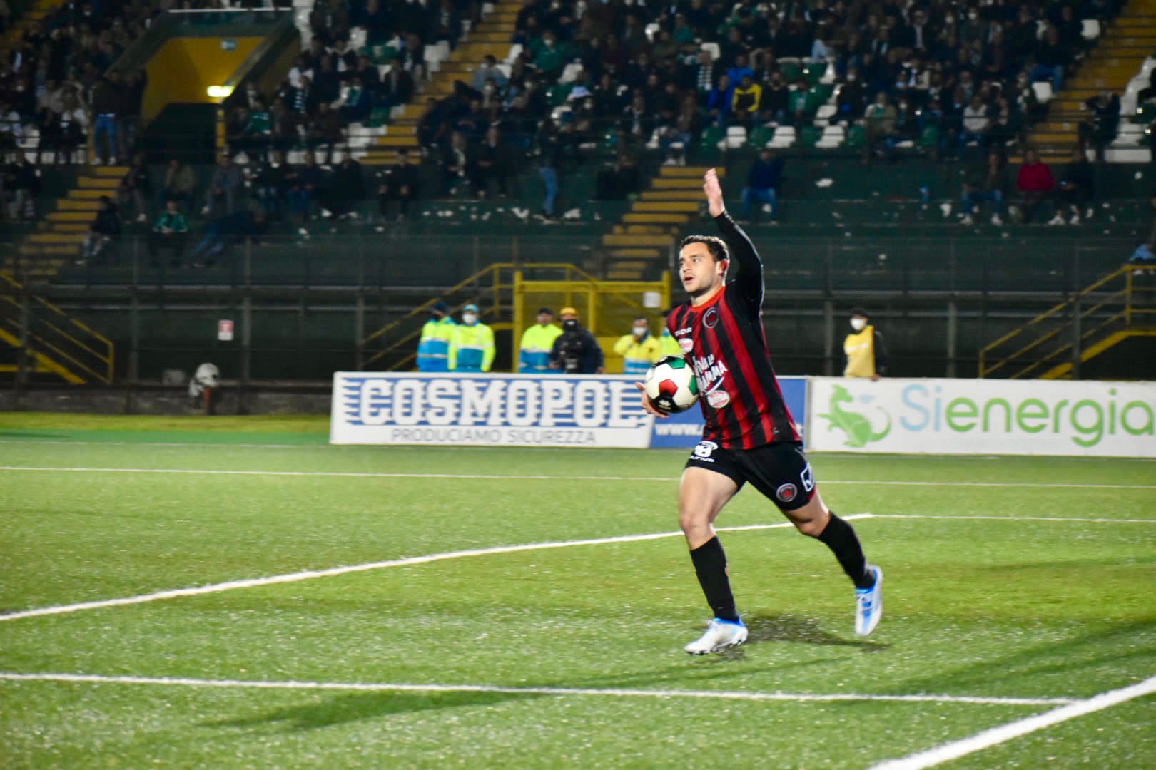 Immagine in evidenza: uno scatto di Avellino-Foggia 1-2 (Secondo Turno Playoff del Girone di Serie C) - crediti: foto di Luigia Spinelli