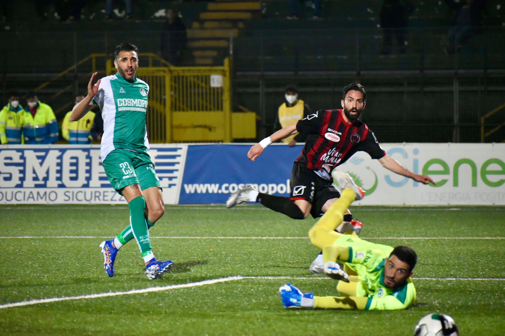 Immagine in evidenza: uno scatto di Avellino-Foggia 1-2 (Secondo Turno Playoff del Girone di Serie C) - crediti: foto di Luigia Spinelli