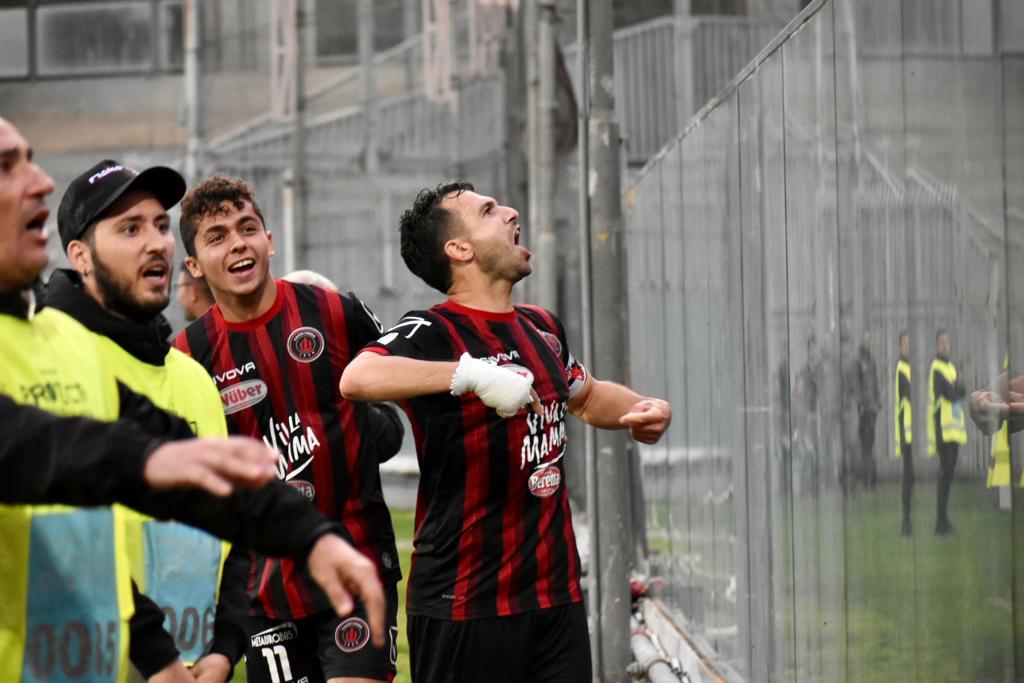 Immagine in evidenza: uno scatto di Foggia-Virtus Entella 1-0 (playoff Serie C 2021/2022) - crediti: foto di Luigia Spinelli