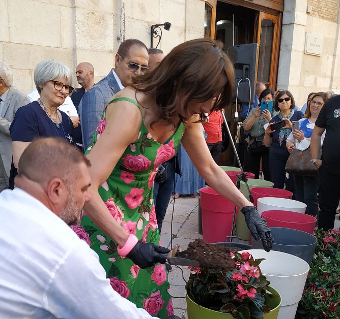 Lucera è tutto un fiore, Luxuria: “Siamo responsabili di abbellire le nostre città”