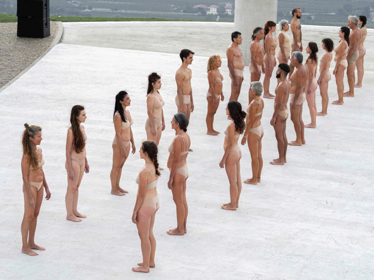 Le danzatrici en pleir air di Ruvo di Puglia riempiono gli spazi urbani - 