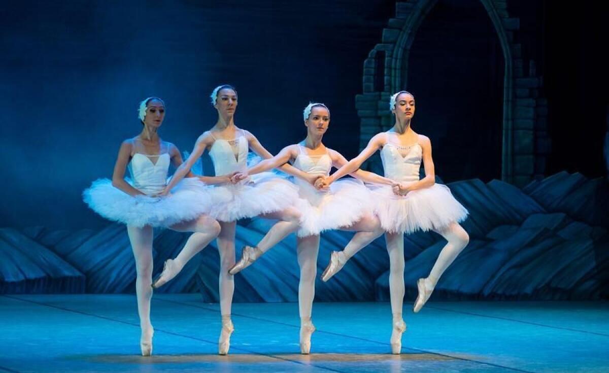 Come se fosse facile scegliere fra i sogni e la vita che ti danza davanti…. - Foto: danzare.com