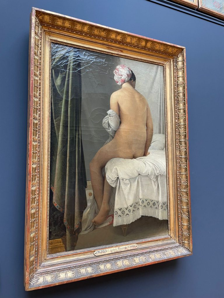 Nei corpi, nei sorrisi e nel burlesque, il bello di Parigi che parla delle donne