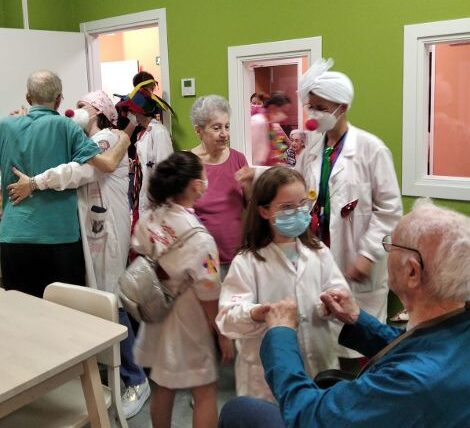 Piccoli clown dottori crescono, scambio di esperienza fra generazioni