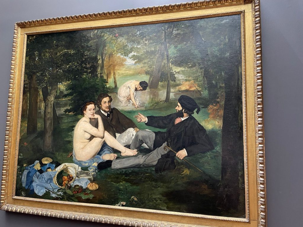 Nei corpi, nei sorrisi e nel burlesque, il bello di Parigi che parla delle donne