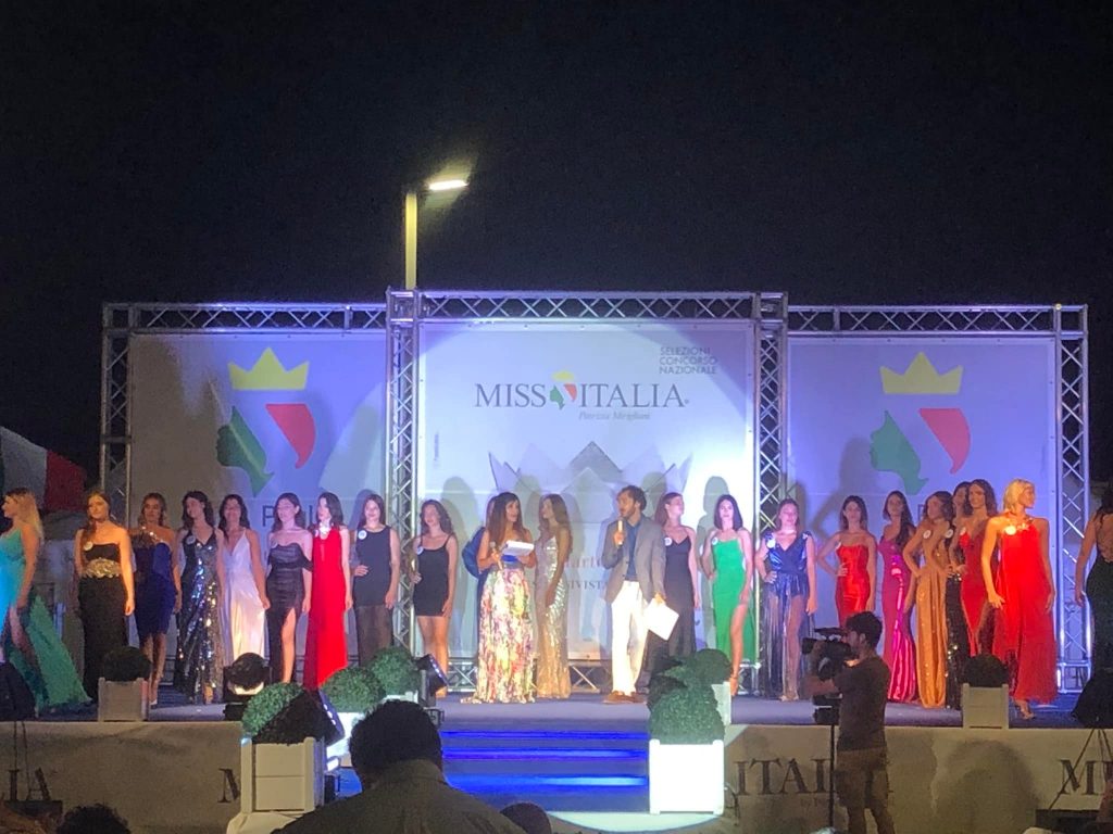 Sul palco delle miss a Manfredonia vince Sharis Borgomastro