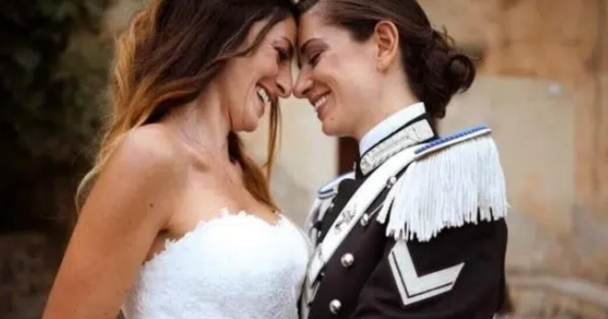 Cefalù, picchetto d'onore per la carabiniera e la sua sposa - Foto- il fatto quotidiano.it