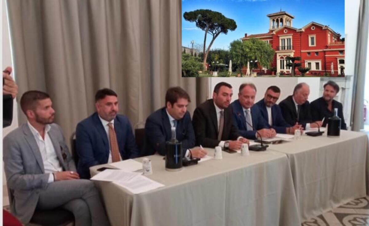 25 settembre. I civici di Emiliano chiedono spazi, panel dell’incontro tutto maschile - Civici di Emiliano