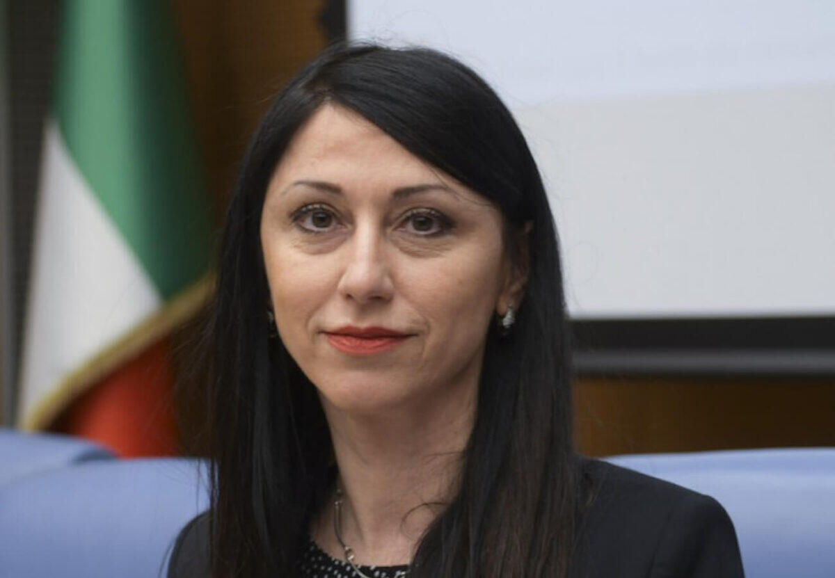 Uso del femminile per comunicazione ufficiale, Giulia: “Politica teme la grammatica” - Alessandra Maiorino. (M5s) foto gay.it
