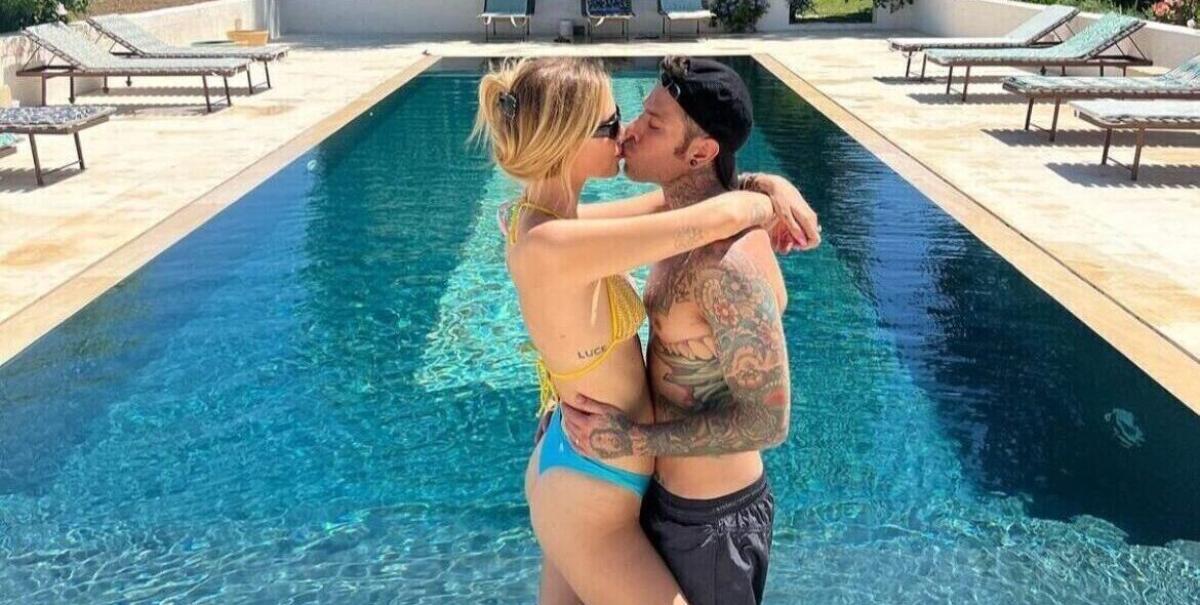 Chiara Ferragni e Fedez tornano in Puglia, a Otranto fra piscina e relax - 