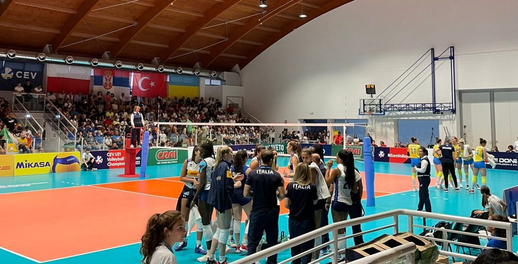 Stupenda serata azzurra al PalaTatarella, buona la prima dell'Italia