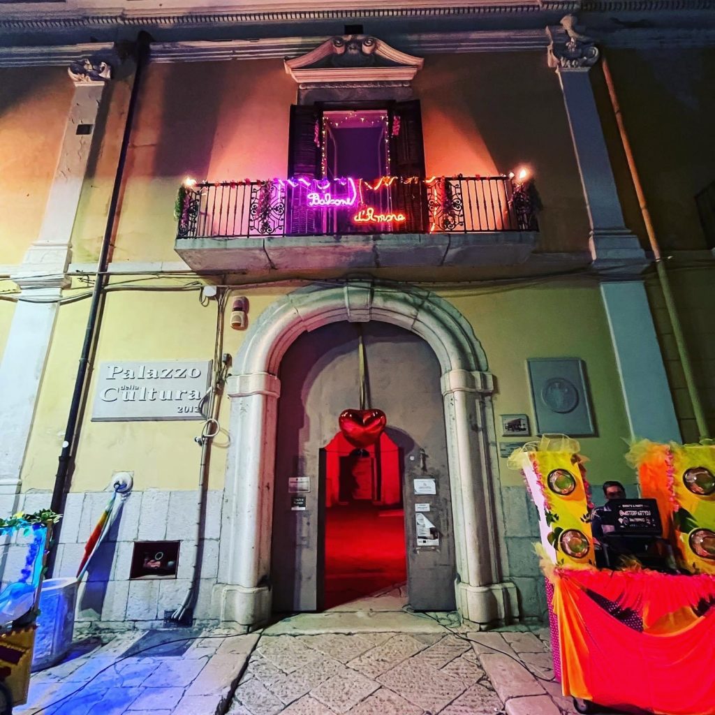 Ai balconi d’amore una serenata a chi vuoi tu, il format che impazza sul Gargano