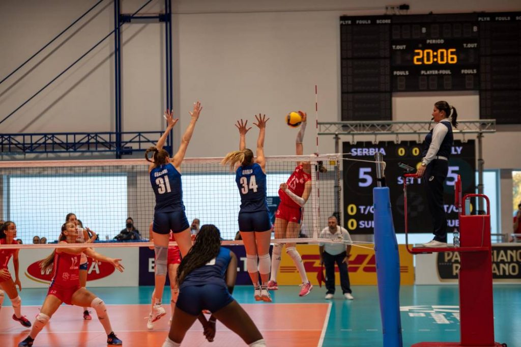 Che partita Italia-Serbia! Vittoria azzurra e spettacolare rimonta al PalaTatarella