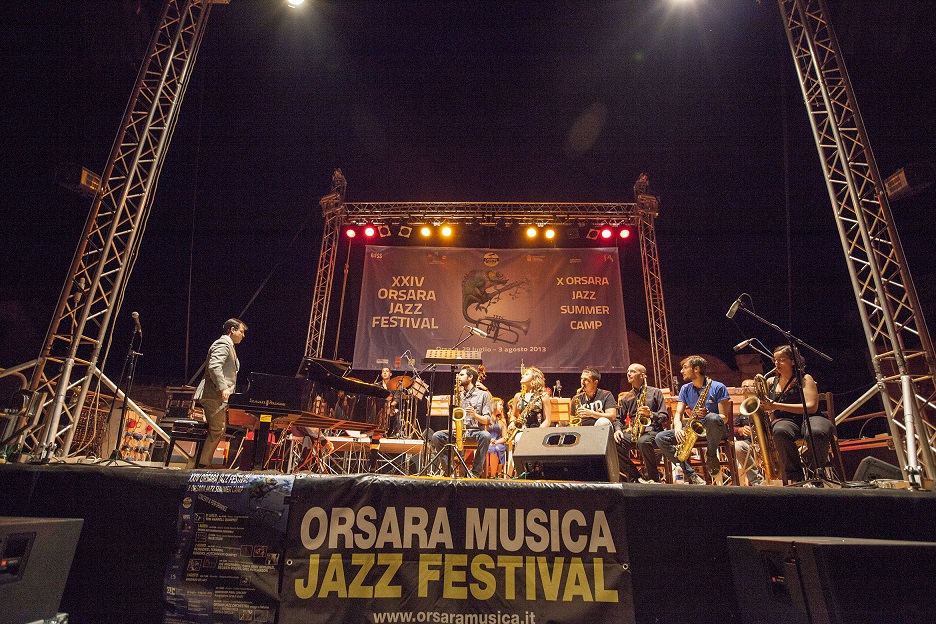 L’Orsara jazz torna a suonare ad agosto e si racconta in un libro