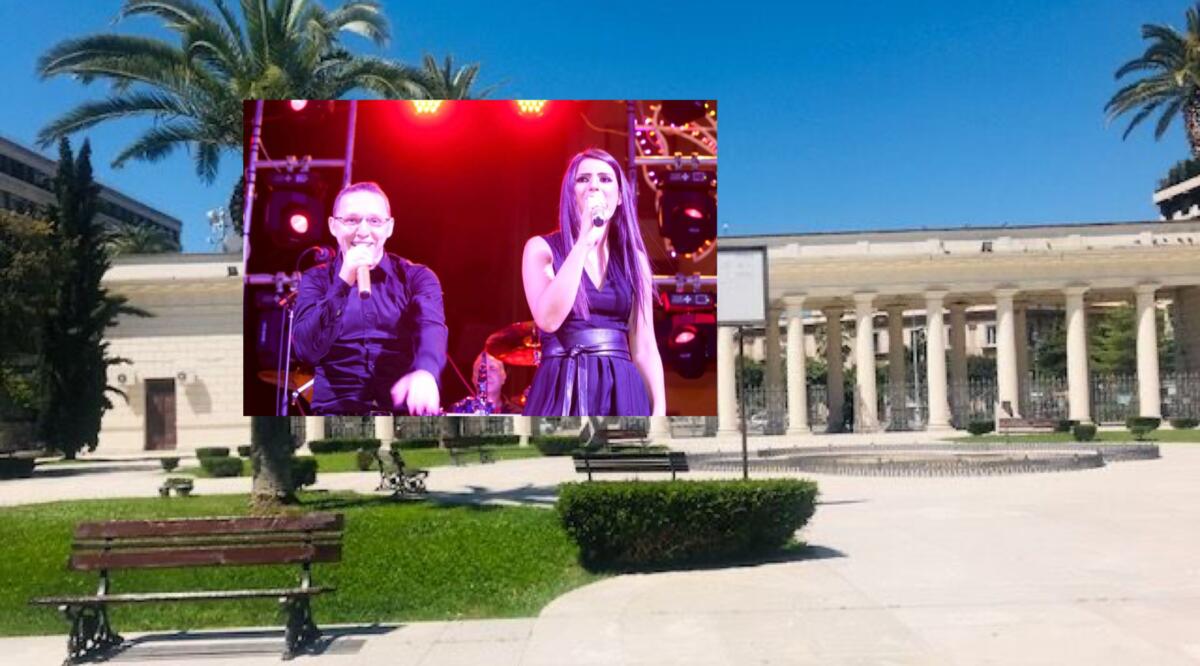 Nella villa comunale di Foggia suona la Canta Napoli Band di Micky Sepalone - 