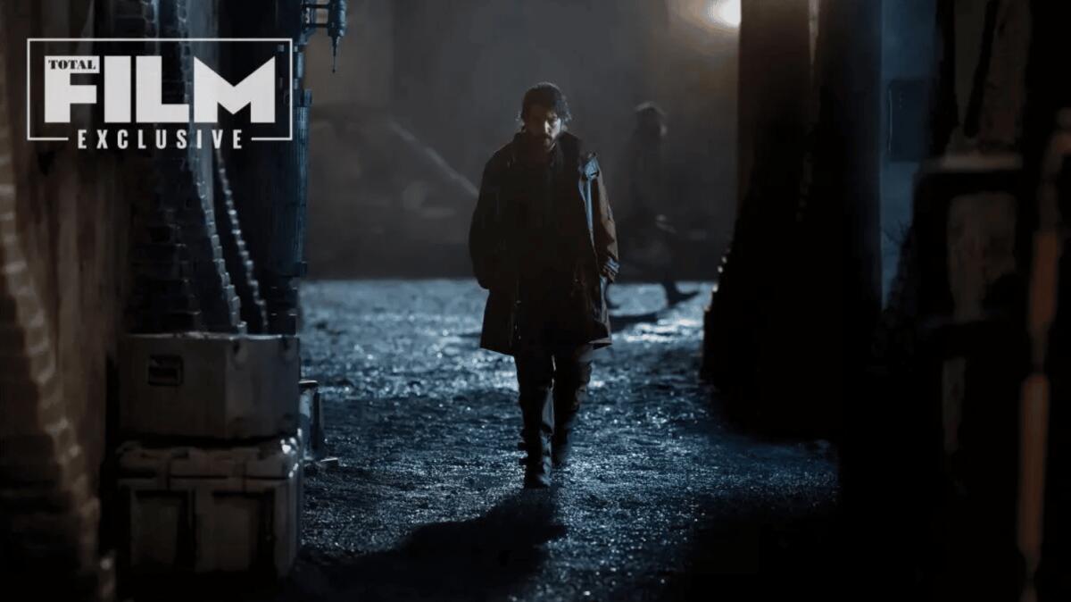Andor: foto inedite dalla serie ci svelano nuovi personaggi e altri dettagli! - Cassian Andor su Ferrix
