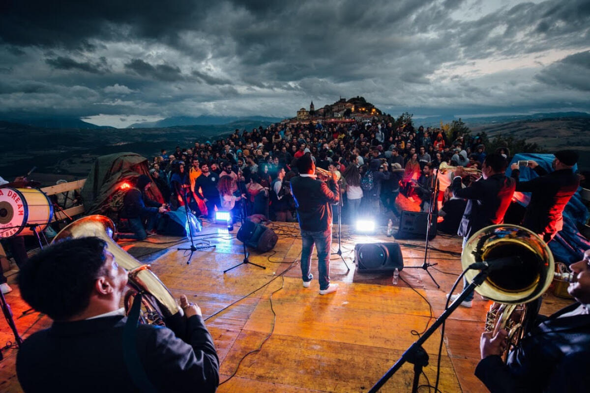 Allo Sponzfest dove Capossela mescola Matteo Salvatore e Bob Dylan - Foto Vesuvio live