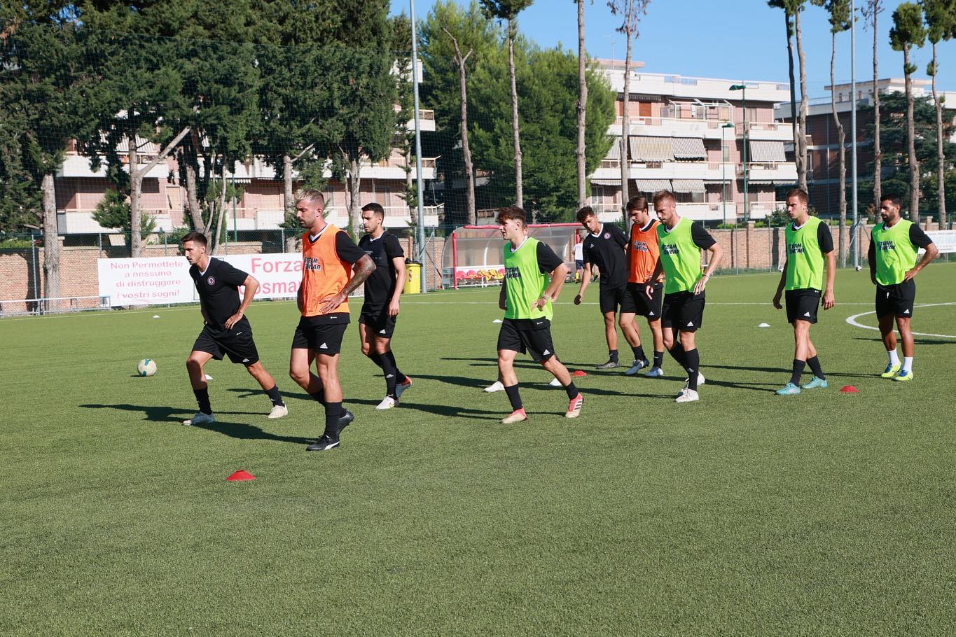 Immagine in evidenza: uno scatto dal warm-up di Foggia-San Severo - crediti foto: profilo ufficiale Instagram Calcio Foggia 1920