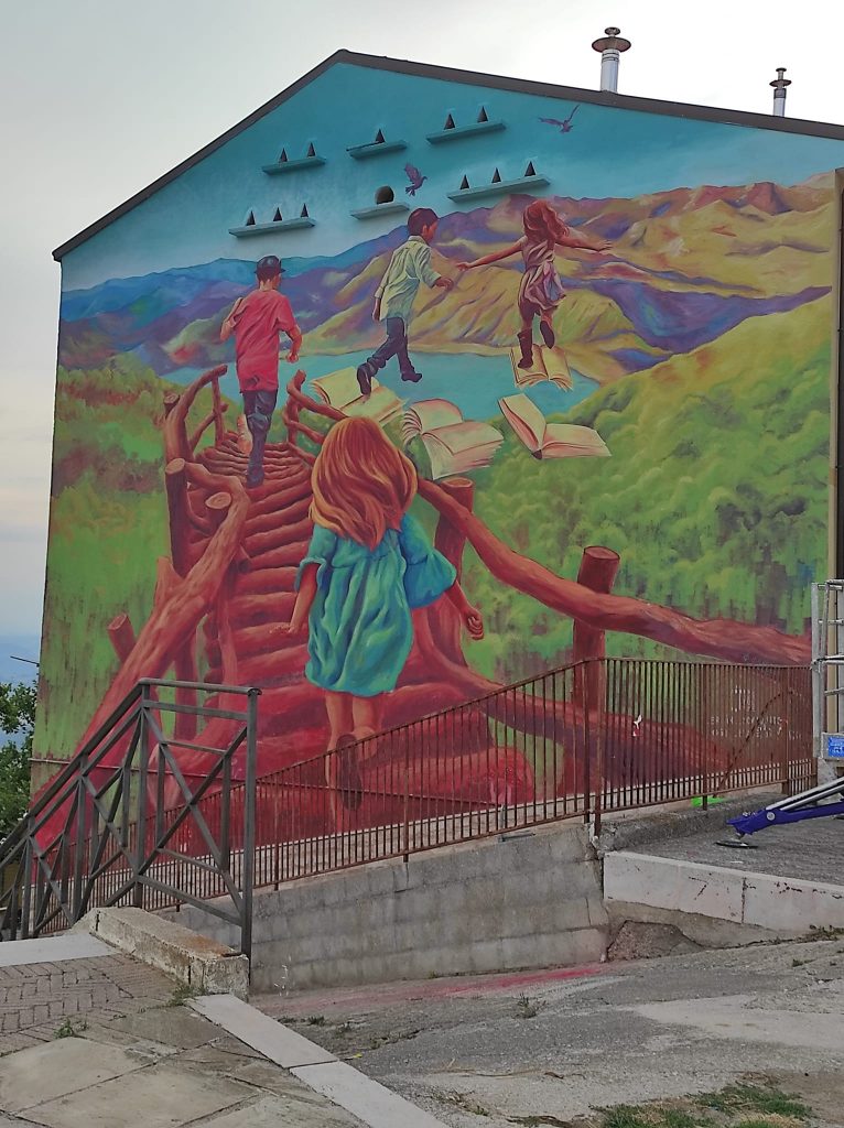 Il murales che ha inaugurato il cartellone estivo a Carlantino