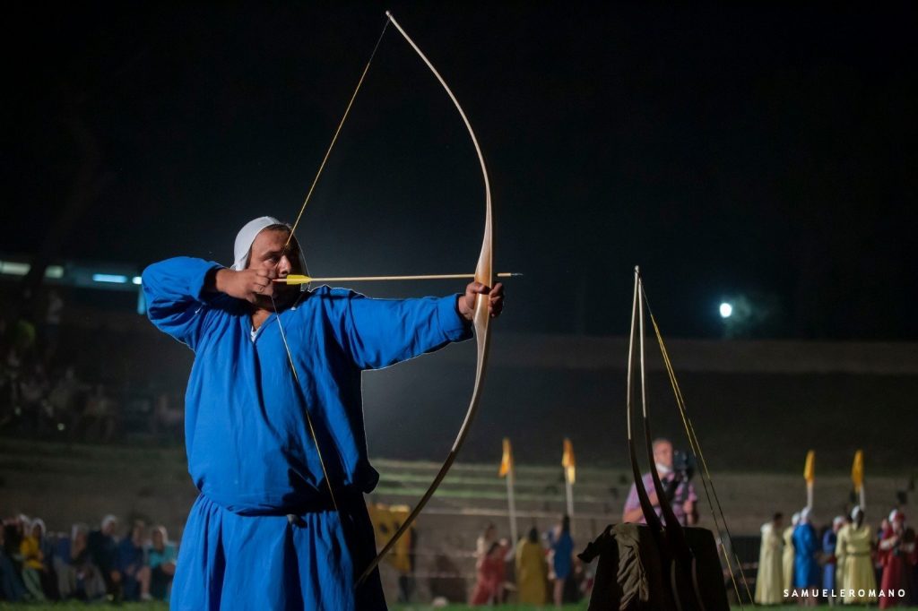 Dame, cavalieri e torneo delle Chiavi nelle piazze di Lucera, rivive il Medioevo