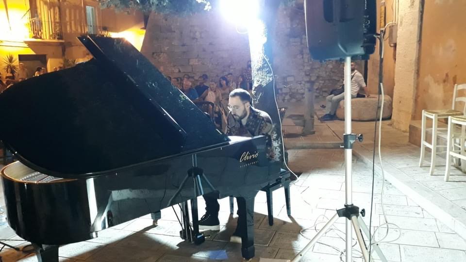 Tenera è la notte con il grande jazz che suona a S.Nicandro Garganico