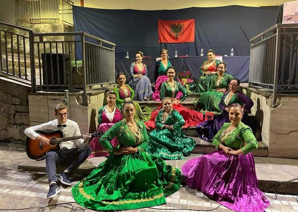Casalvecchio, da Tirana e da tutta Italia per Vëllazëria, festa nel borgo - 