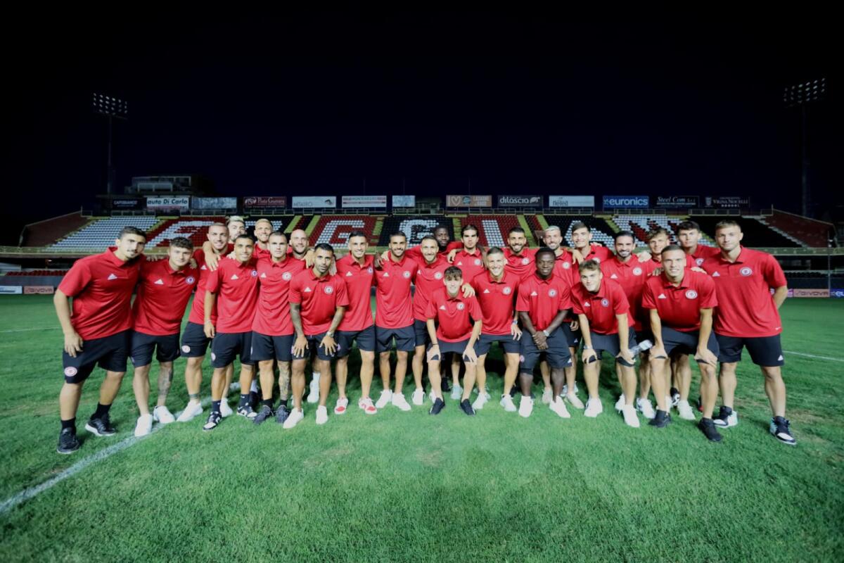 Foggia, la rosa completa per la stagione 2022/2023 - Immagine in evidenza: uno scatto dalla presentazione del Foggia 2022/2023 - crediti foto: Federico Antonellis/Calcio Foggia 1920