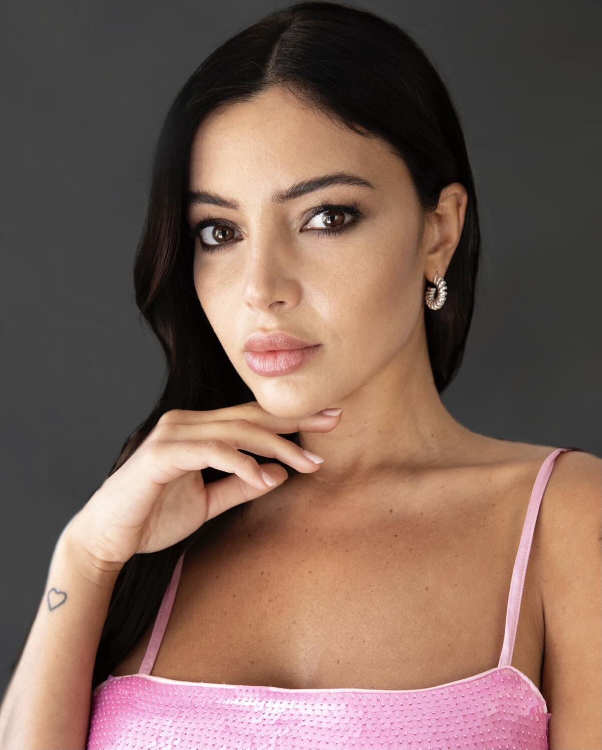 Martina Difonte da Lucera al cinema di Venezia con abiti di un brand foggiano - 