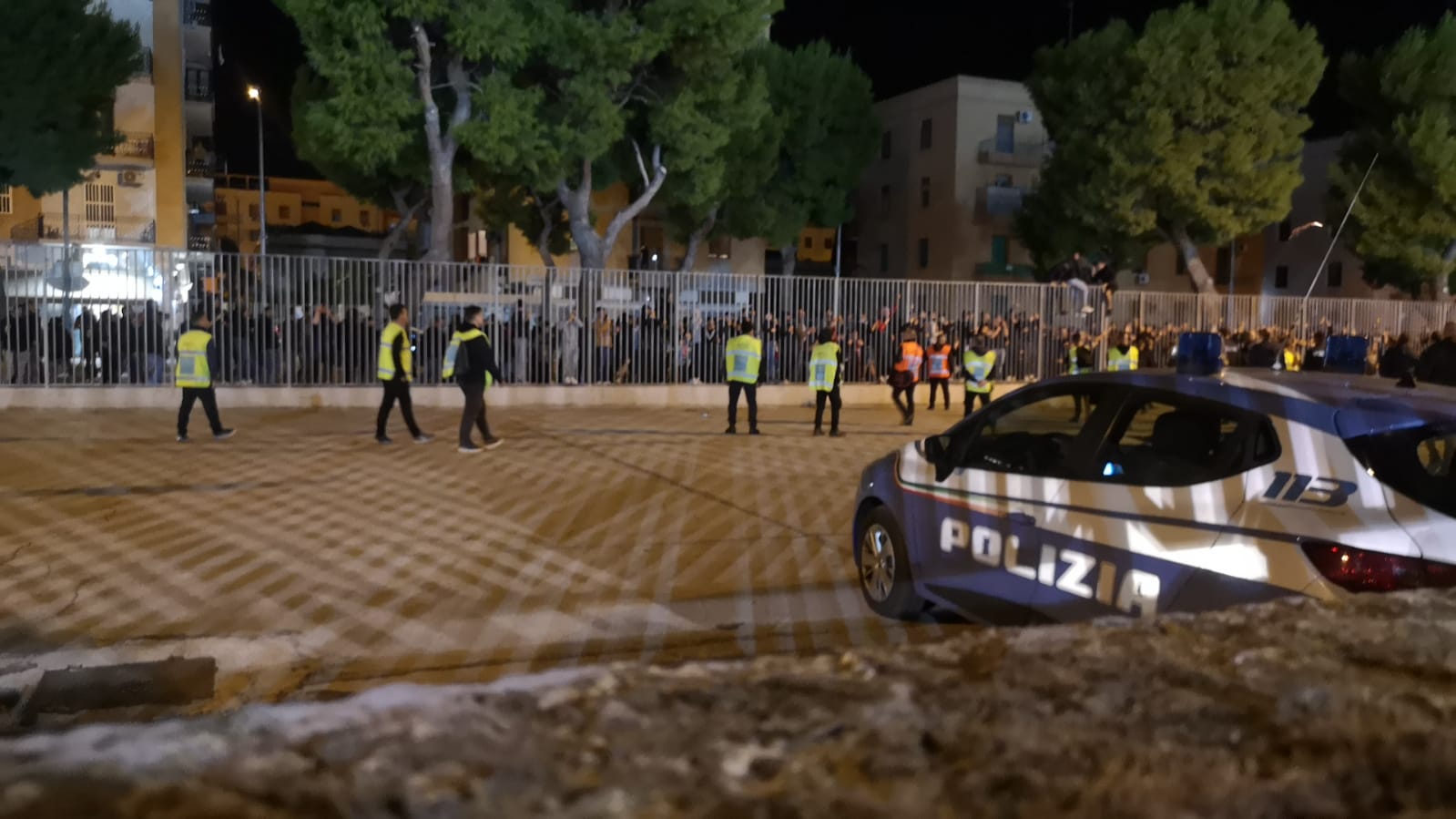 Immagine in evidenza: la contestazione dei tifosi del Foggia al termine della gara col Pescara - crediti: foto di Mario Mescia/lagoleada.it (RIPRODUZIONE RISERVATA)