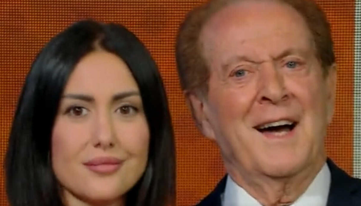 Mano di Remigi sul gluteo di Jessica Morlacchi, è fuori dal programma Rai - 