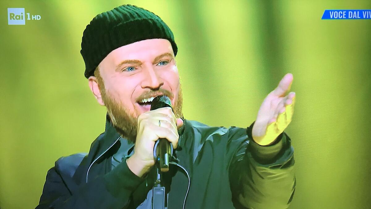 Tutti pazzi per Antonino, il cantante di Foggia a Tale e Quale Show - 