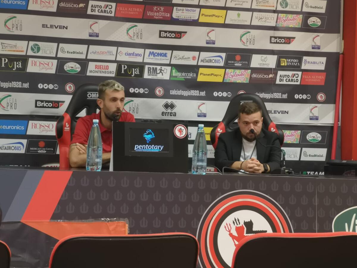 Foggia, Petermann: "Lo stadio ha tremato, abbiamo i brividi..." - Immagine in evidenza: Davide Petermann in conferenza stampa dopo Foggia-Crotone (Serie C - girone C 2022/2023) - crediti: foto di Mario Mescia/lagoleada.it (RIPRODUZIONE RISERVATA)