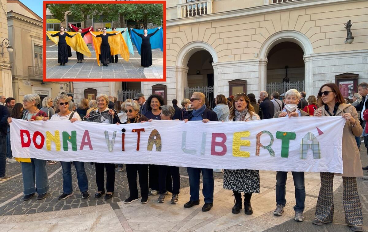 “Donna, Vita, Libertà”: sit in a Foggia per le donne iraniane, ma non solo - 