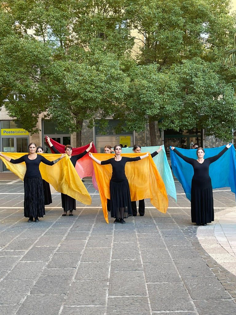 “Donna, Vita, Libertà”: sit in a Foggia per le donne iraniane, ma non solo