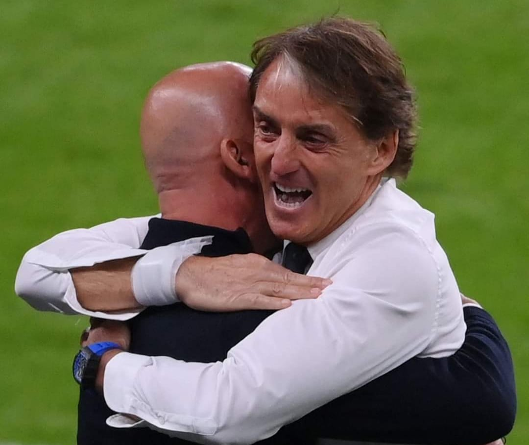 L'abbraccio tra Mancini e Vialli, dalla pagina Facebook di Roberto Mancini