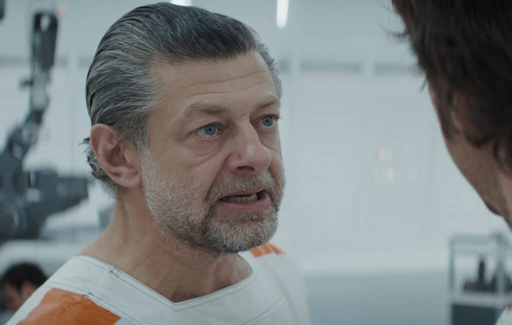 Andy Serkis nell'ottavo episodio di Andor