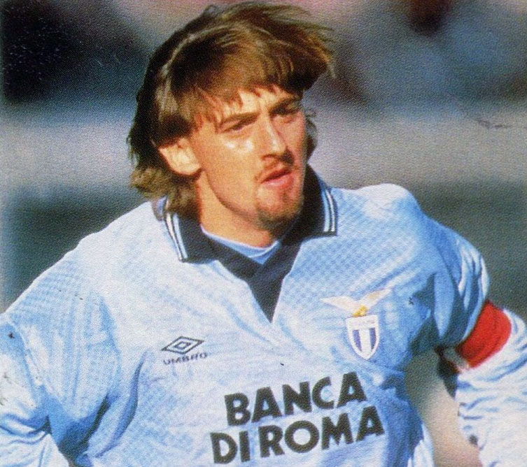 Beppe Signori, capitano della Lazio nella stagione 1995-1996. Crediti: World Soccer/Wikipedia - FOTO DI DOMINIO PUBBLICO