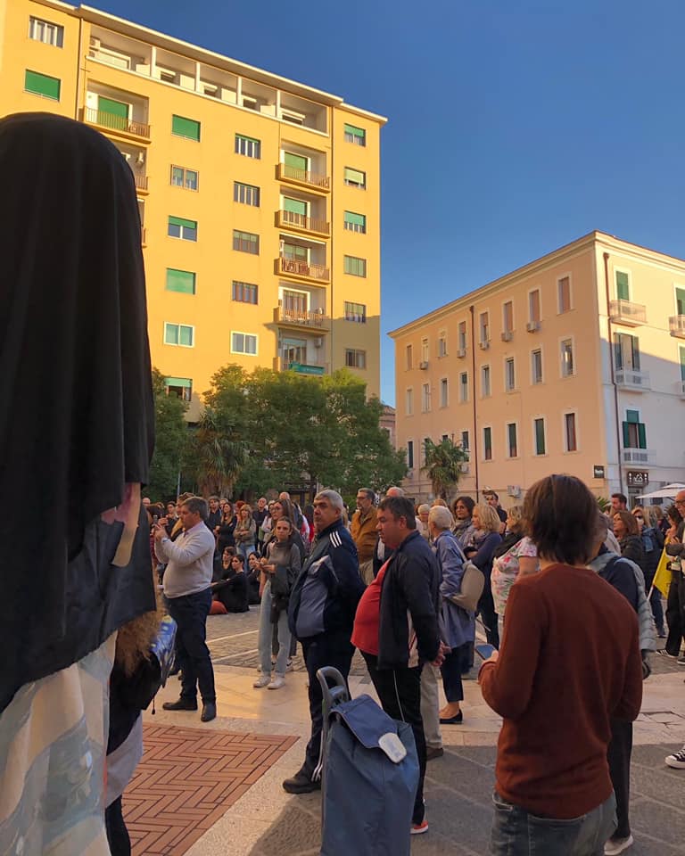 “Donna, Vita, Libertà”: sit in a Foggia per le donne iraniane, ma non solo