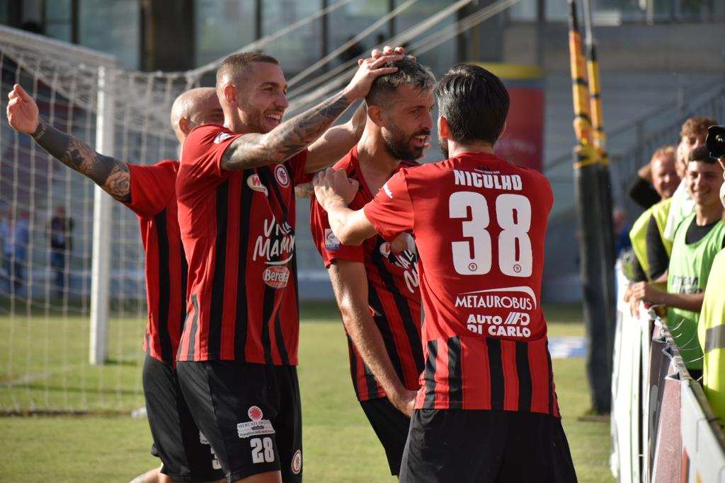 Immagine in evidenza: uno scatto di Foggia-Fidelis Andria (Serie C - girone C 2022/2023) - crediti: foto di Luigia Spinelli