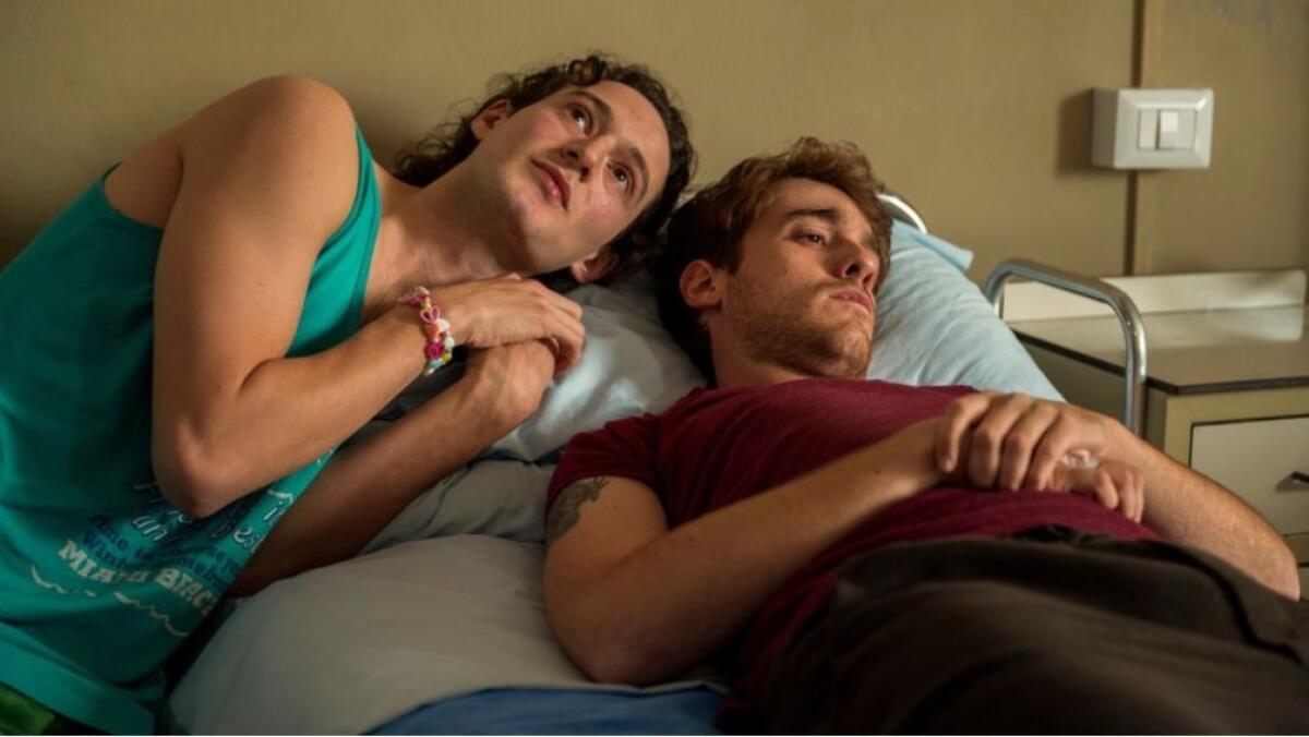 “Tutto chiede salvezza” serie Netflix sul male di vivere e sull'amore - 
