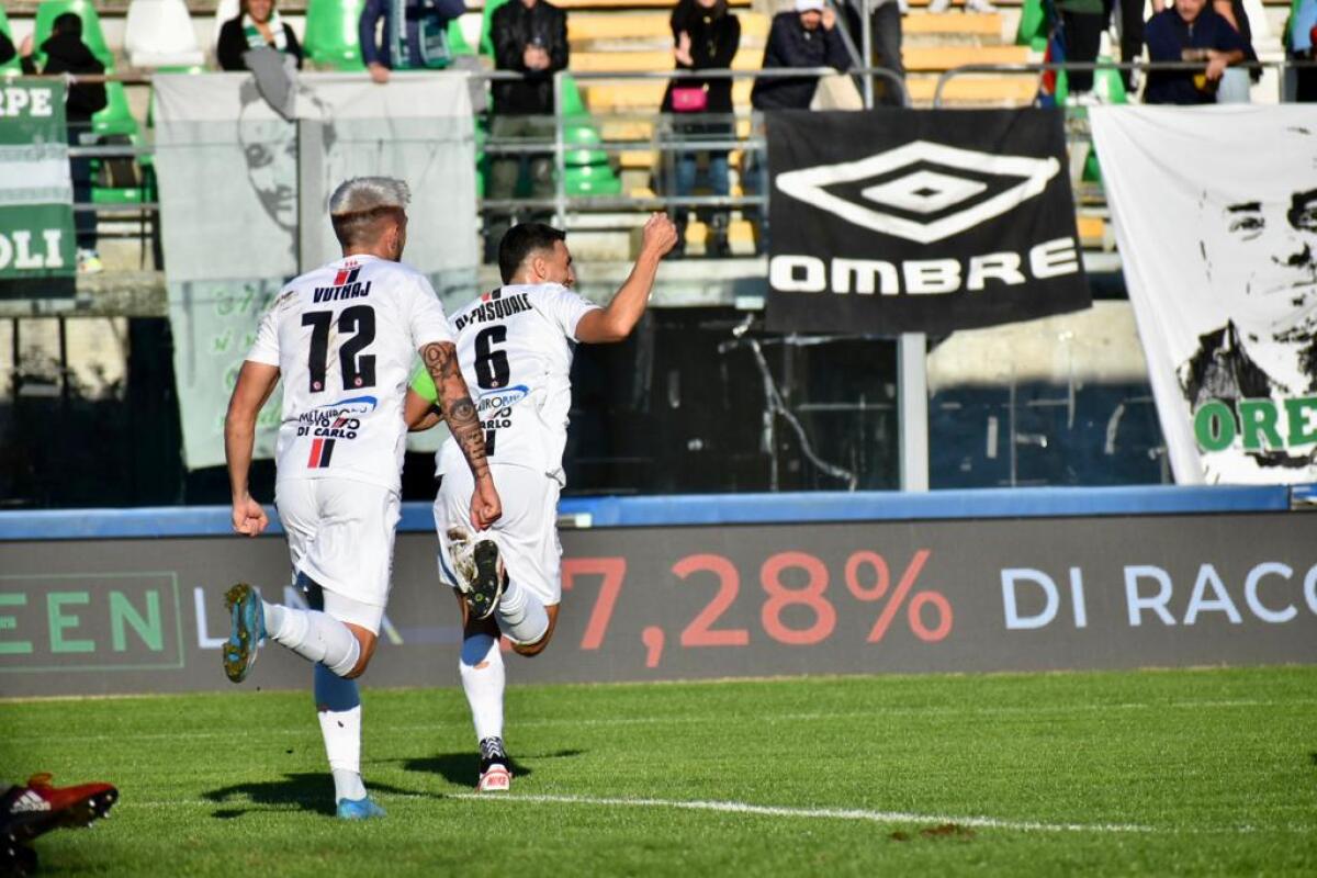 Giudice Sportivo Coppa Italia, uno squalificato per il Foggia - Immagine in evidenza: uno scatto di Monopoli-Foggia 0-2 (Serie C - girone C 2022/23) - crediti: foto di Luigia Spinelli