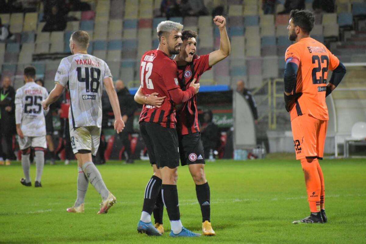 Coppa Italia, il Foggia ruggisce e va ai quarti: 2-0 al Crotone - Immagine in evidenza: uno scatto di Foggia-Crotone 2-0 (Coppa Italia Serie C 22/23) - crediti: foto di Luigia Spinelli