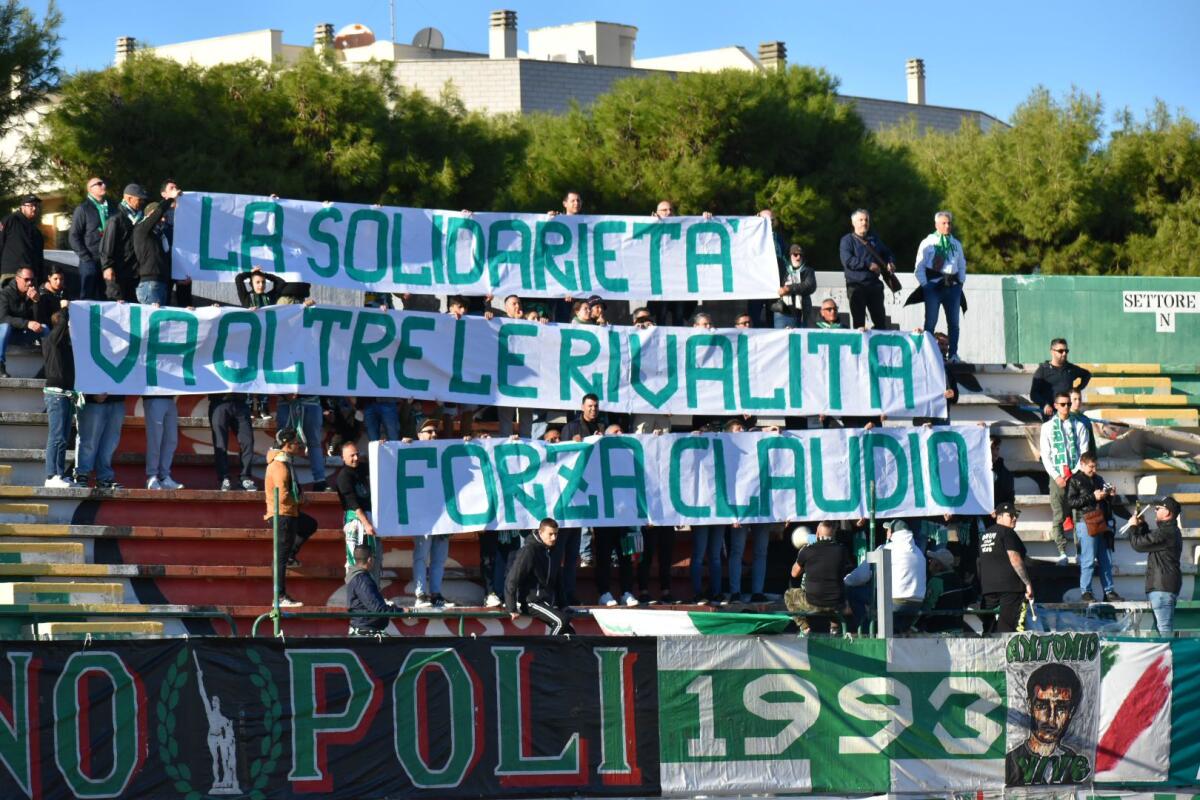 Da Monopoli la solidarietà degli ultras per Claudio D’Ascanio - Lo striscione dei tifosi del Monopoli per Claudio D’Ascanio, in occasione di Monopoli-Foggia. Crediti: Luigia Spinelli