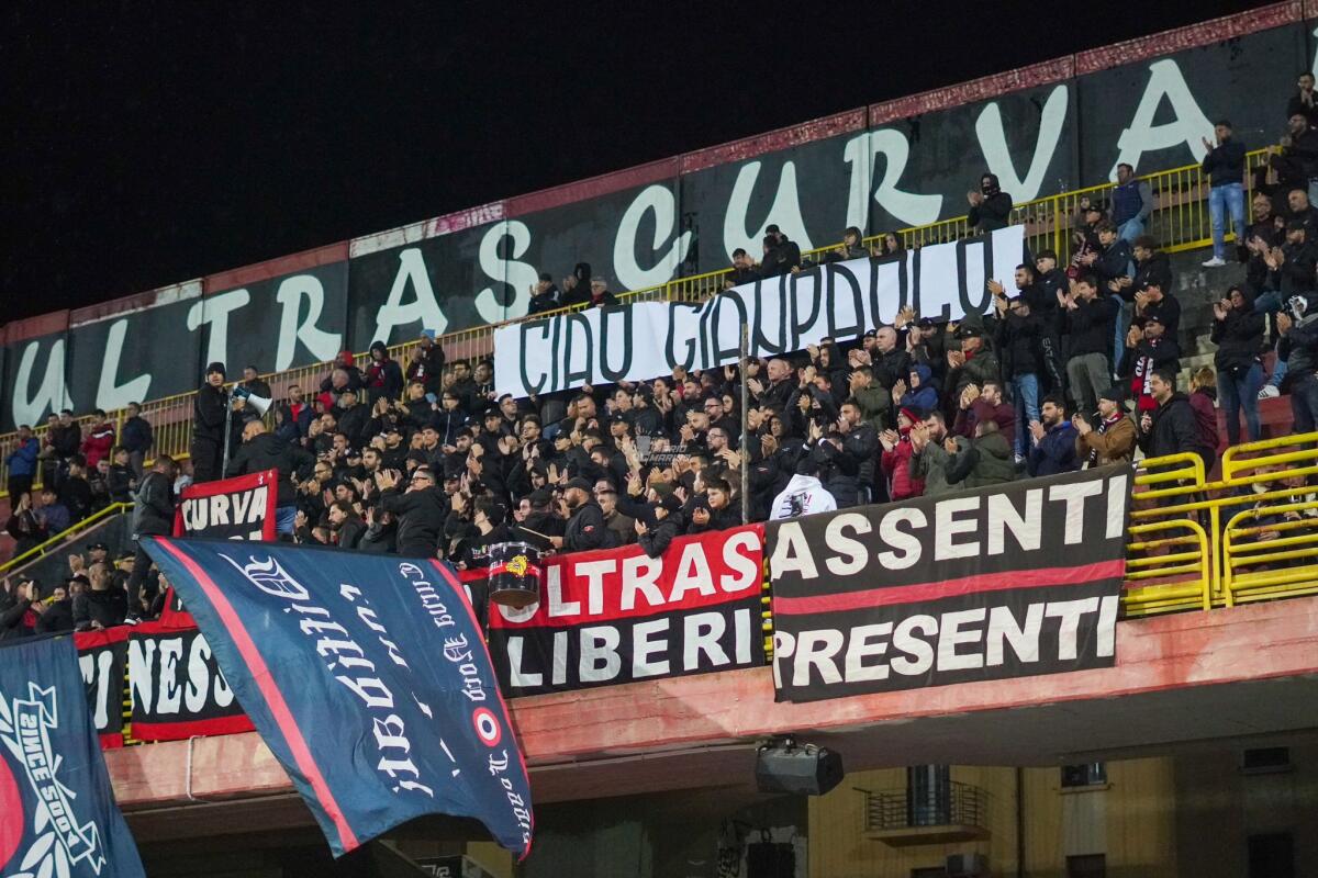 Foggia-Crotone, uno striscione per ricordare Gianpaolo Damato - Lo striscione della Curva Nord per Gianpaolo Damato, crediti: Mario Marino